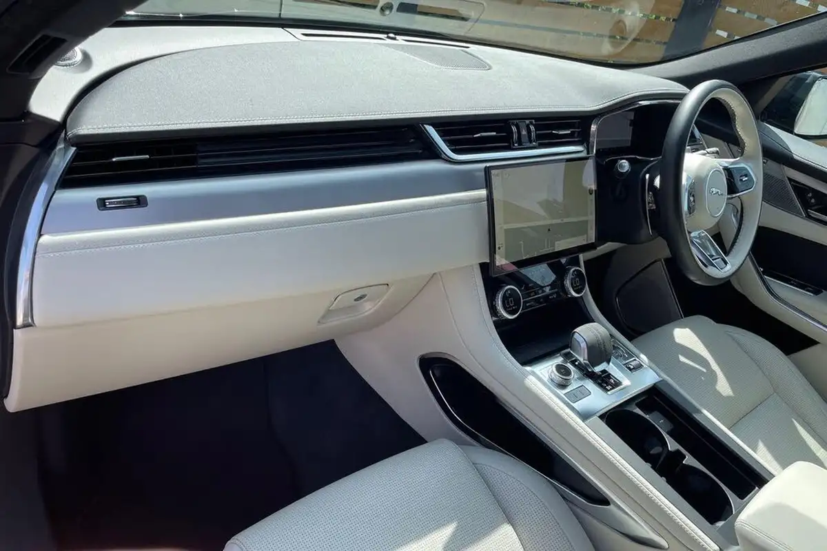 2023-jaguar-f-pace-20-d200-r-dynamic-se-black-big-28