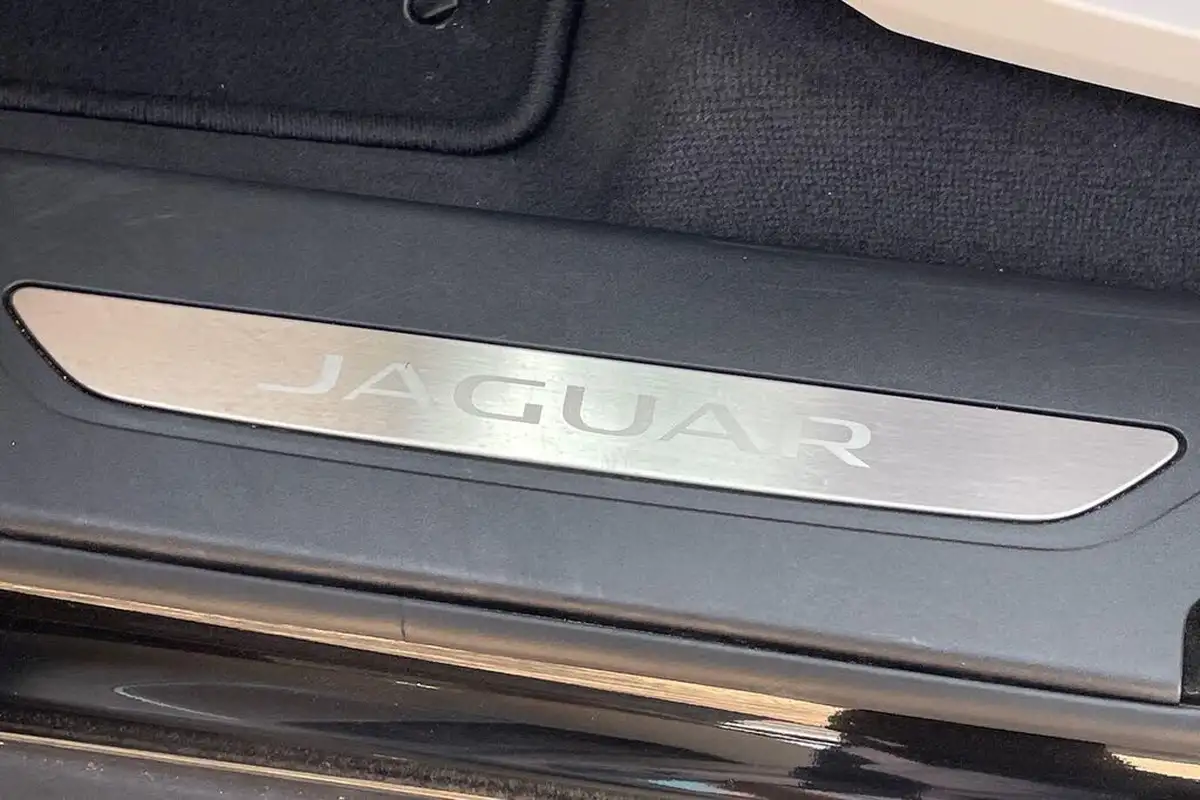 2023-jaguar-f-pace-20-d200-r-dynamic-se-black-big-52
