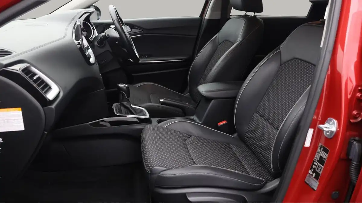 2021-kia-ceed-16crdi-3-48v-mhev-hatchback-big-14