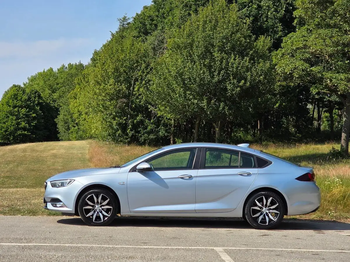 2017-vauxhall-insignia-grand-sport-15-turbo-design-165ps-big-3
