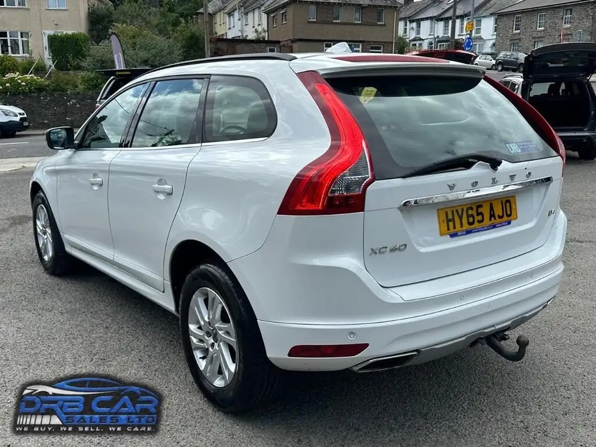 2015-volvo-xc60-20td-d4-se-190bhp-nav-big-3