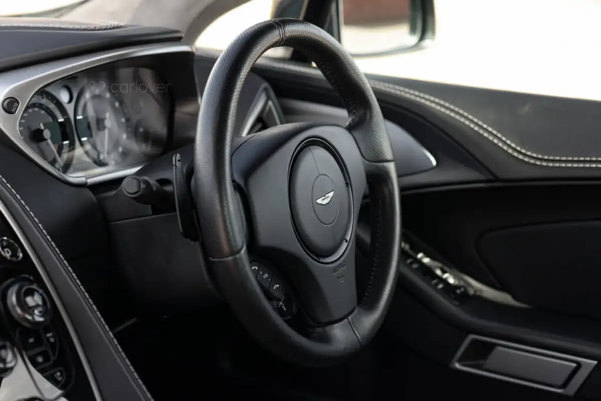 2013-aston-martin-vanquish-59-big-51