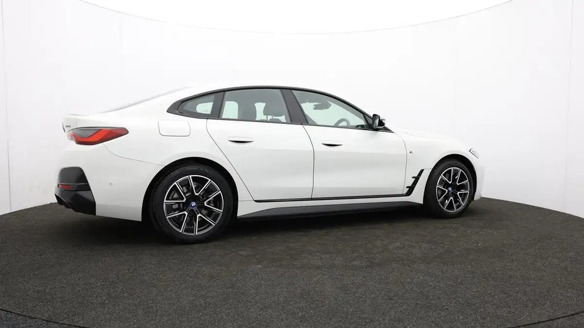 2022-bmw-i4-e-edrive40-m-sport-big-31