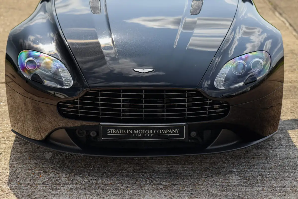 2013-aston-martin-vantage-47-coupe-big-10