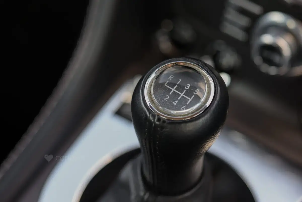 2013-aston-martin-vantage-47-coupe-big-58