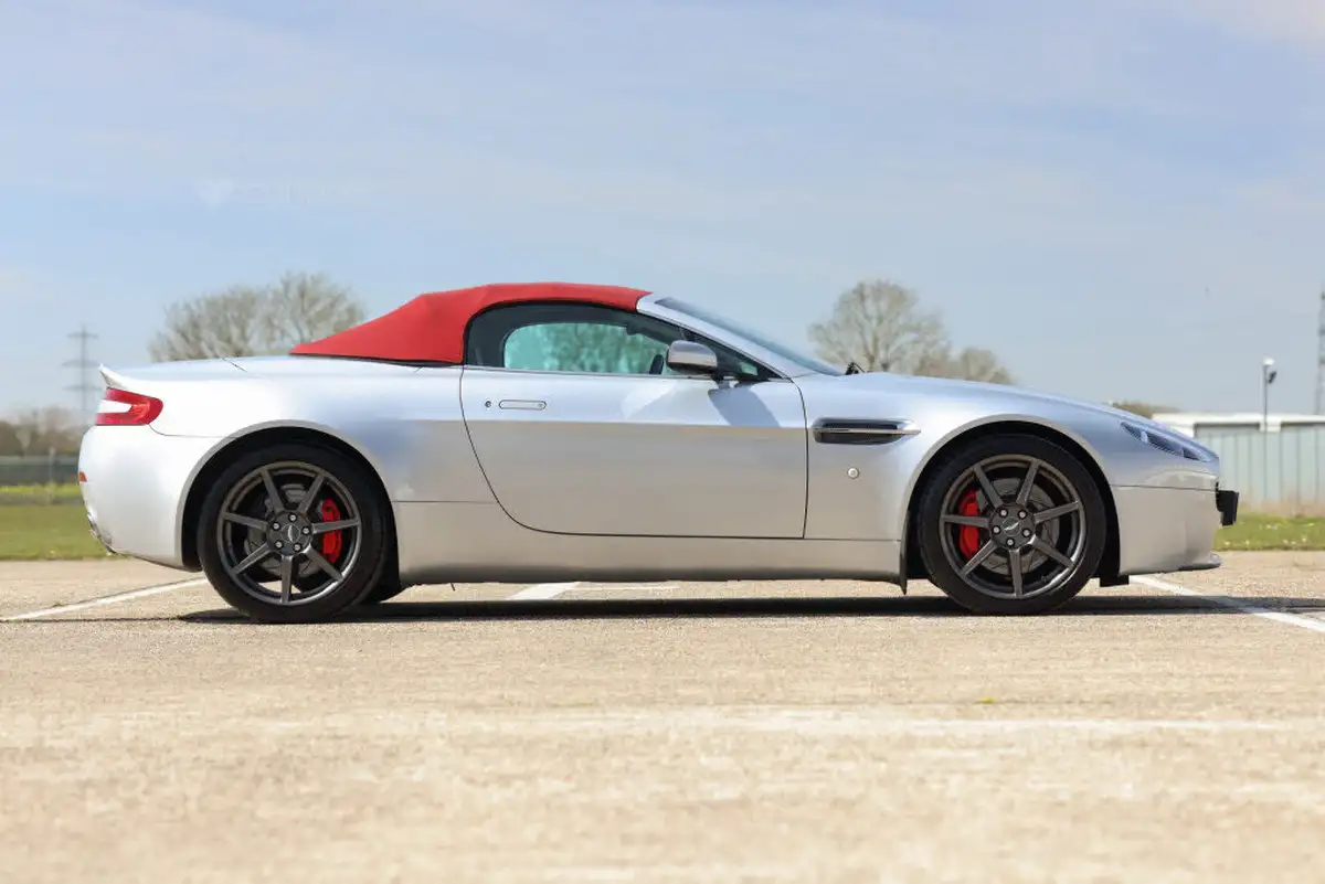 2009-aston-martin-vantage-43-convertible-sportshift-big-16