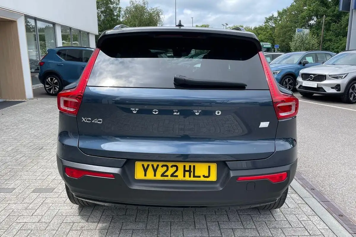 2022-volvo-xc40-15-t4-r-design-big-7