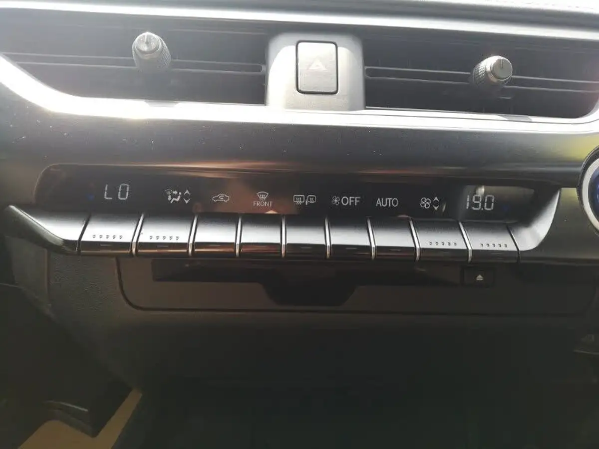 2020-lexus-ux-250h-20-ux-premium-pack-with-navigation-big-18
