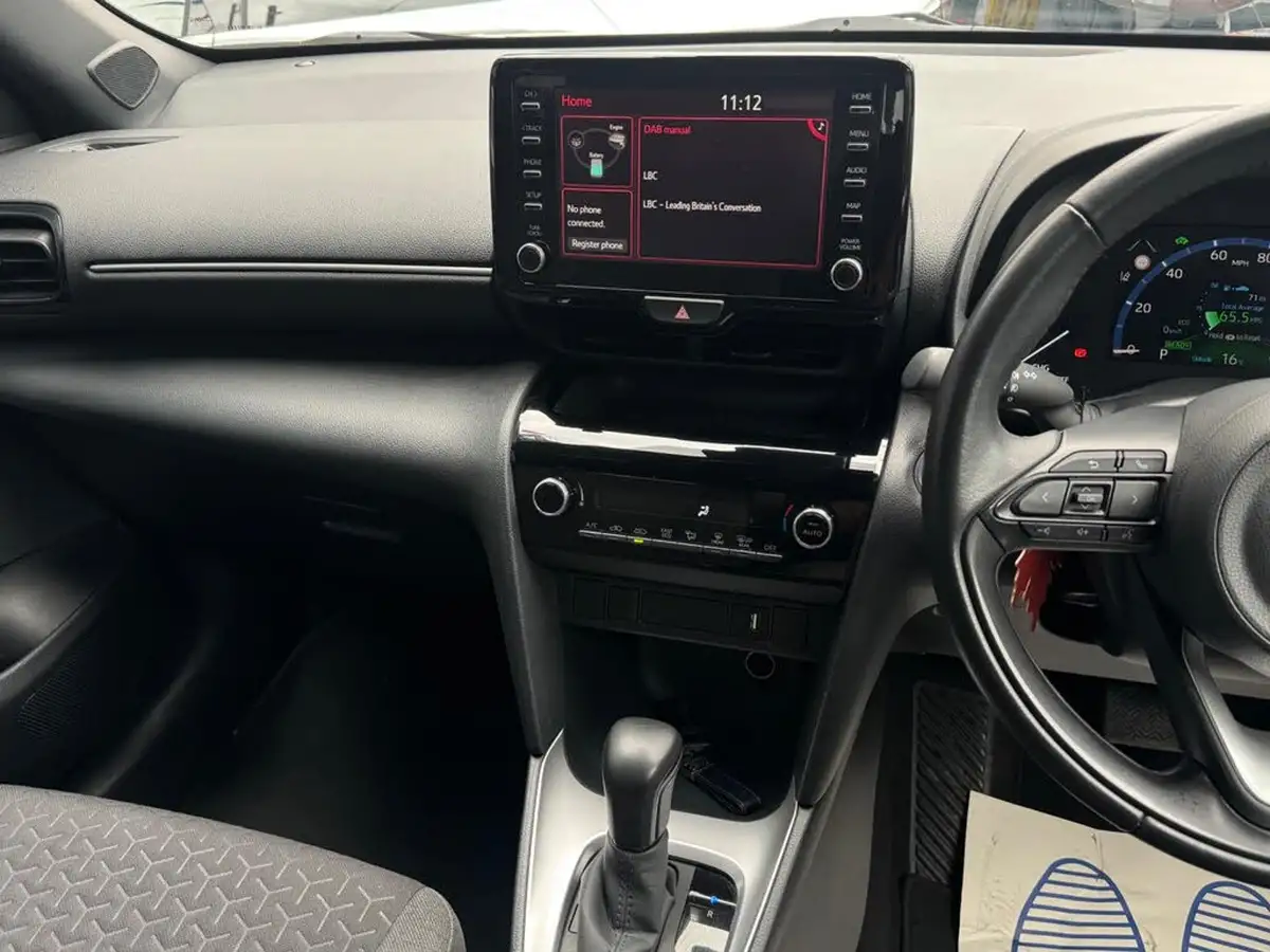 2022-toyota-yaris-15-vvt-i-design-panoramic-roof-big-48