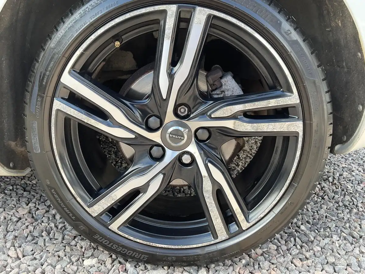 2016-volvo-v40-20td-d2-r-design-pro-big-9