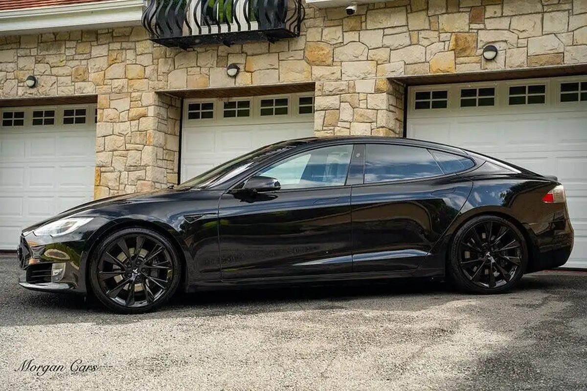 2017-tesla-model-s-e-90d-311kw-big-25