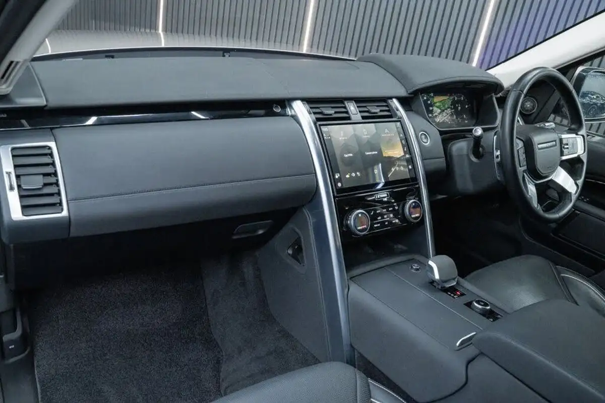 2021-land-rover-discovery-30-d300-commercial-hse-big-25