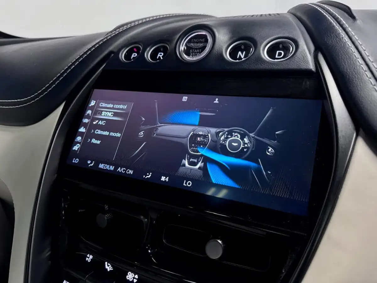 2021-aston-martin-dbx-40-v8-big-50