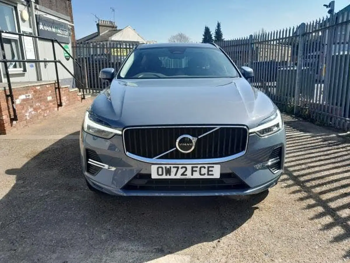 2022-volvo-xc60-20-b5-core-big-2