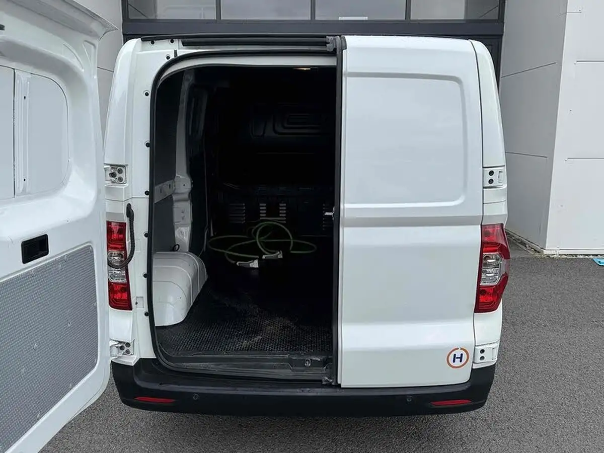 2021-maxus-e-deliver-3-e-l2h1-525kwh-platform-cab-big-18