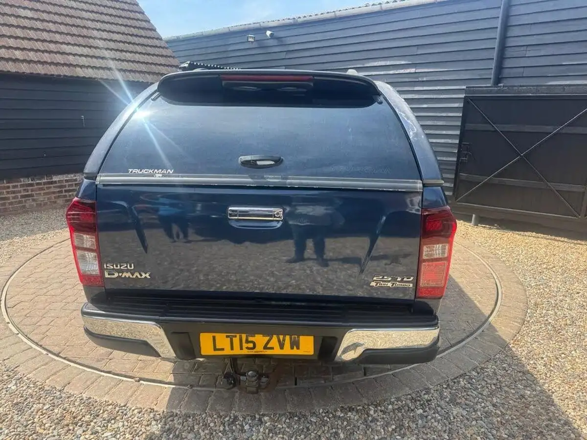 2015-isuzu-d-max-25td-yukon-double-pickup-big-2