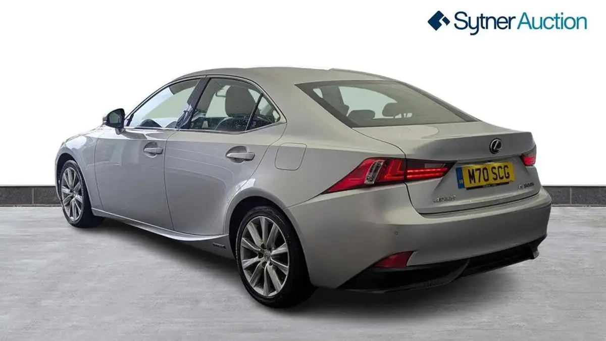 2013-lexus-is-300h-25-luxury-big-1