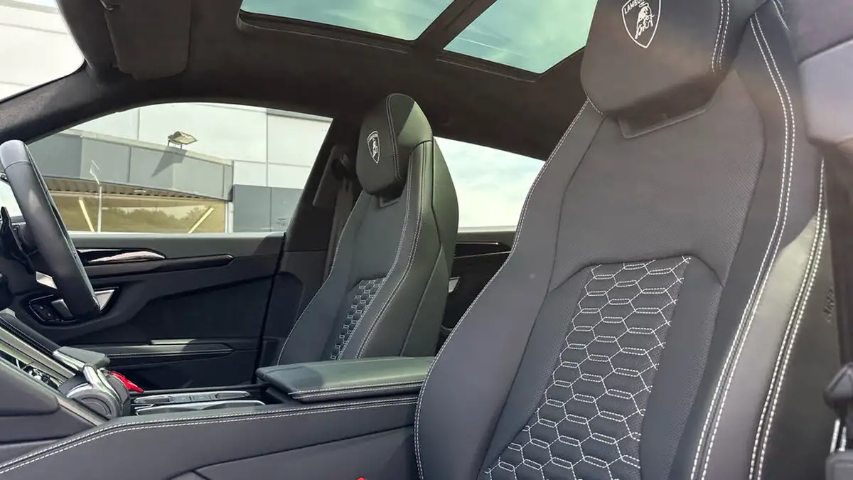 2024-lamborghini-urus-40-no-trim-big-7