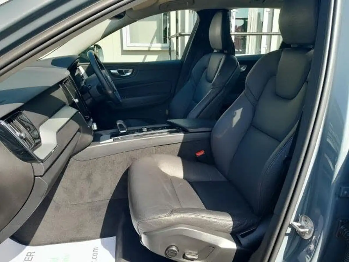 2022-volvo-xc60-20-b5-core-big-26