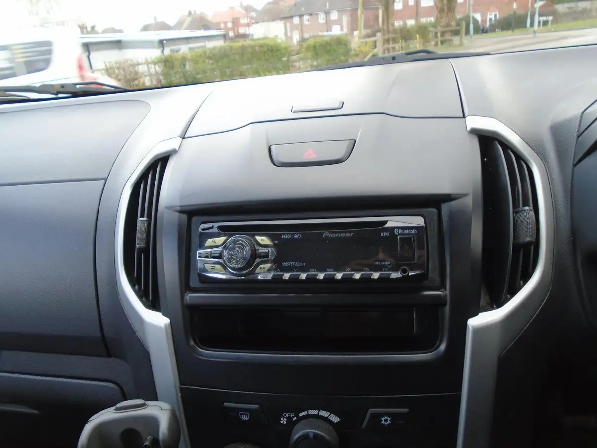 2013-isuzu-d-max-25td-eiger-big-15