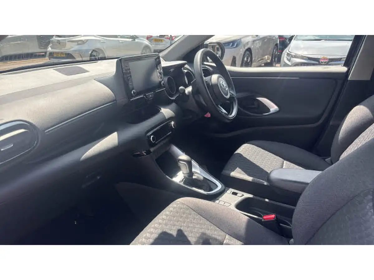 2023-toyota-yaris-15-vvt-i-design-big-9