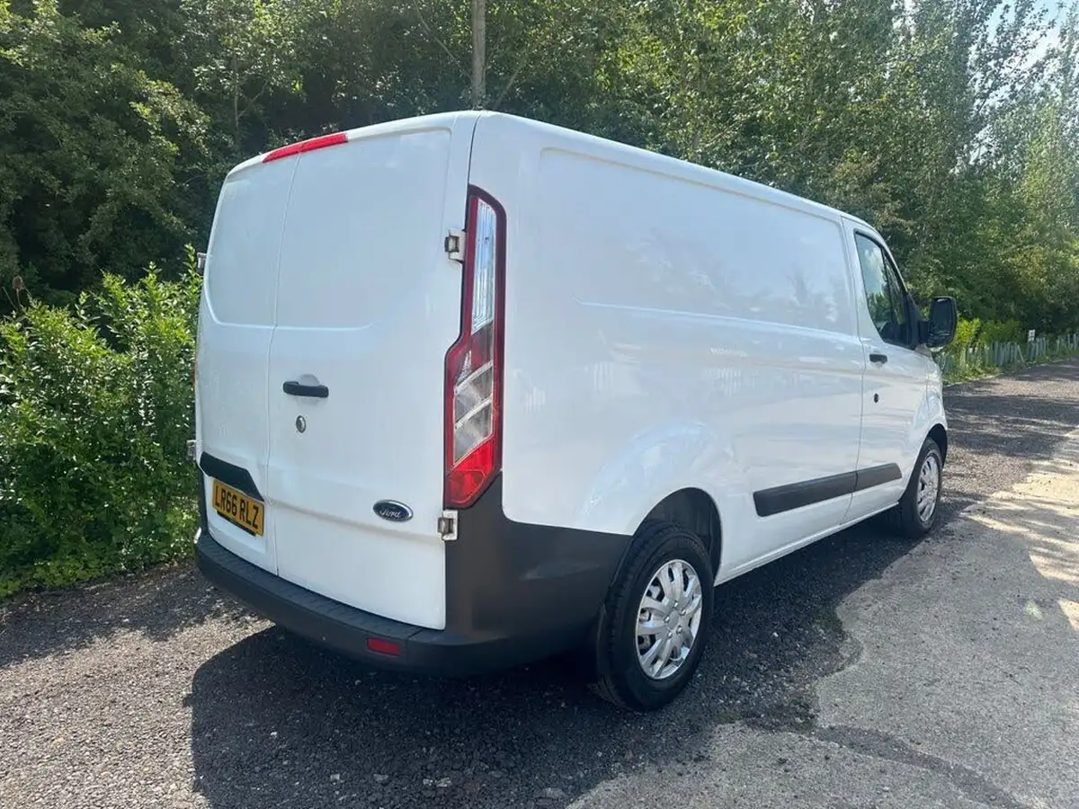 2016-ford-transit-custom-20tdci-270-l1h1-130pseu6-panel-van-big-2