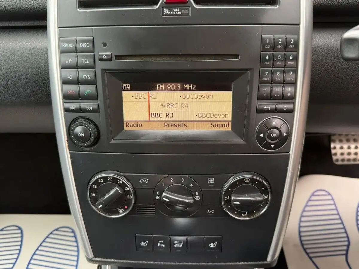 2012-mercedes-benz-a-class-20td-a180-avantgarde-se-cvt-big-25