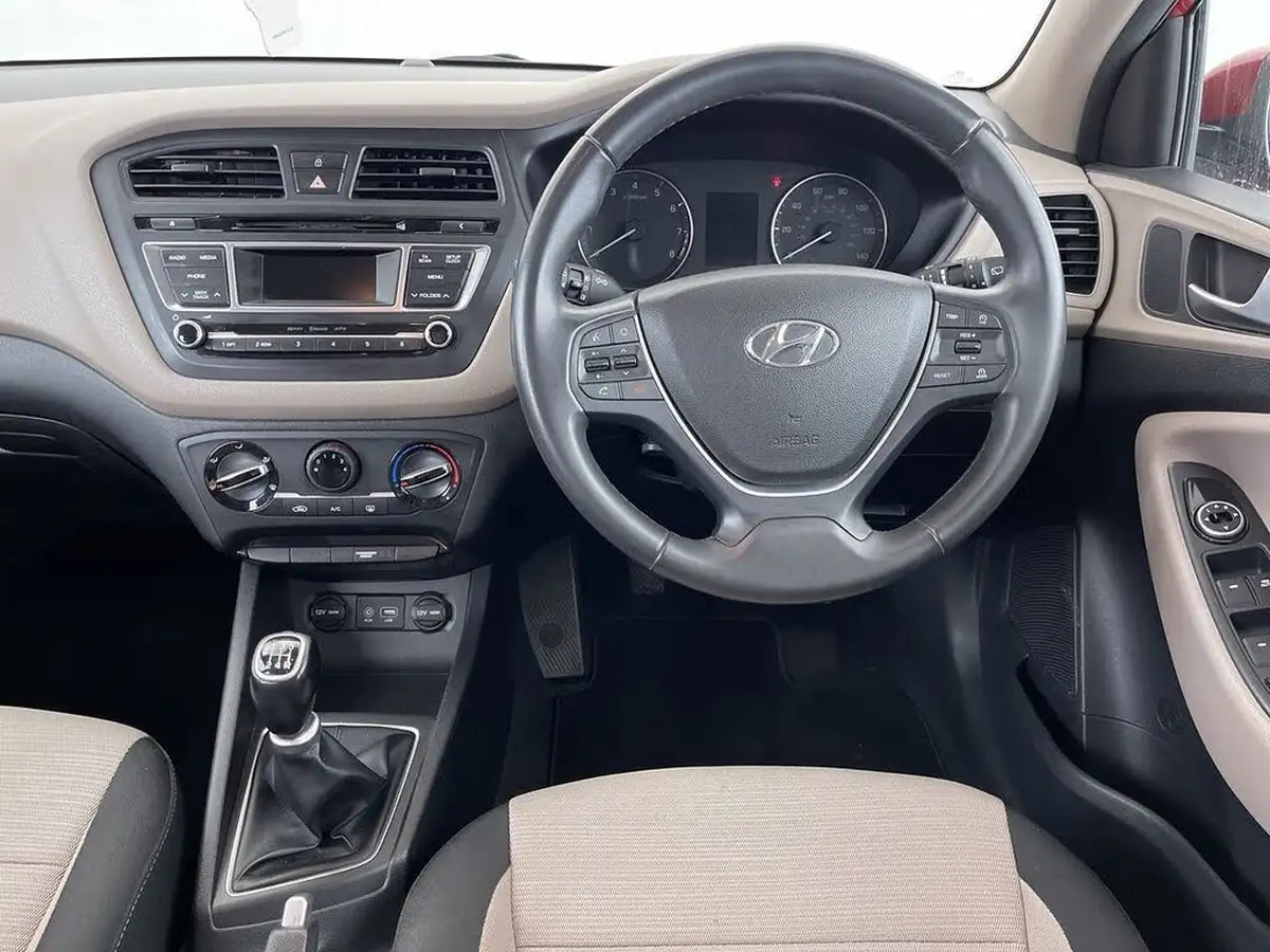 2015-hyundai-i20-12-se-hatchback-5d-big-33