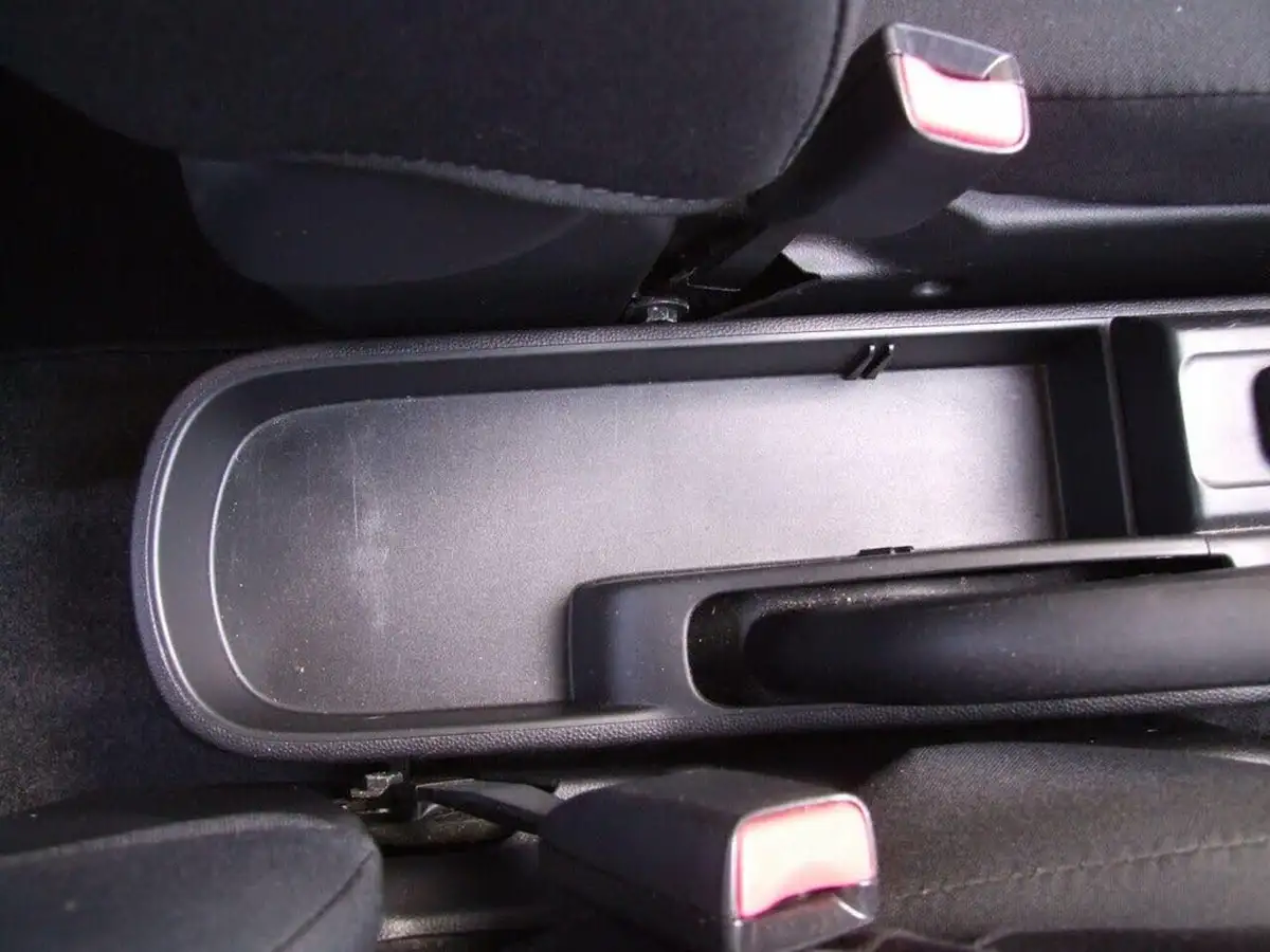 2011-mazda-mazda2-13-ts2-5d-big-38
