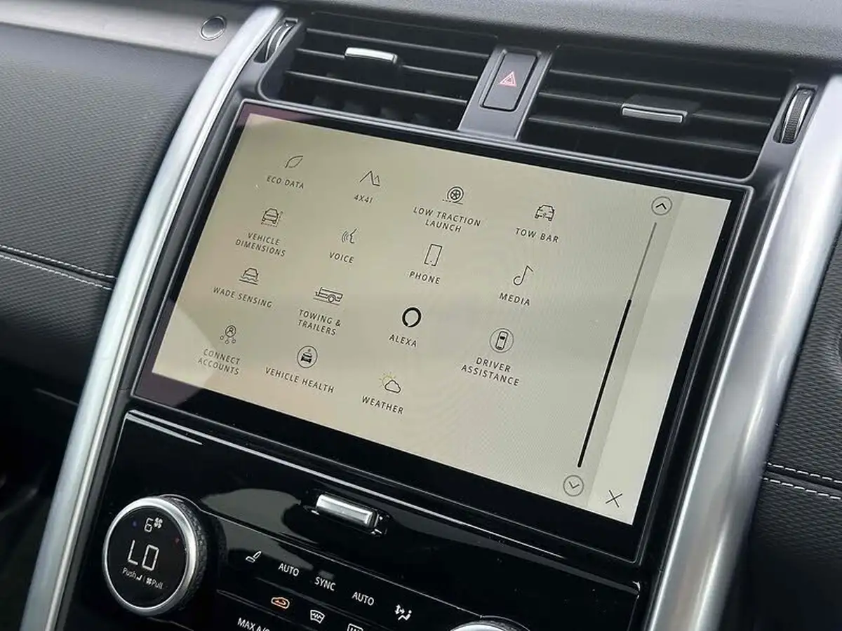 2023-land-rover-discovery-30-d300-dynamic-hse-big-33