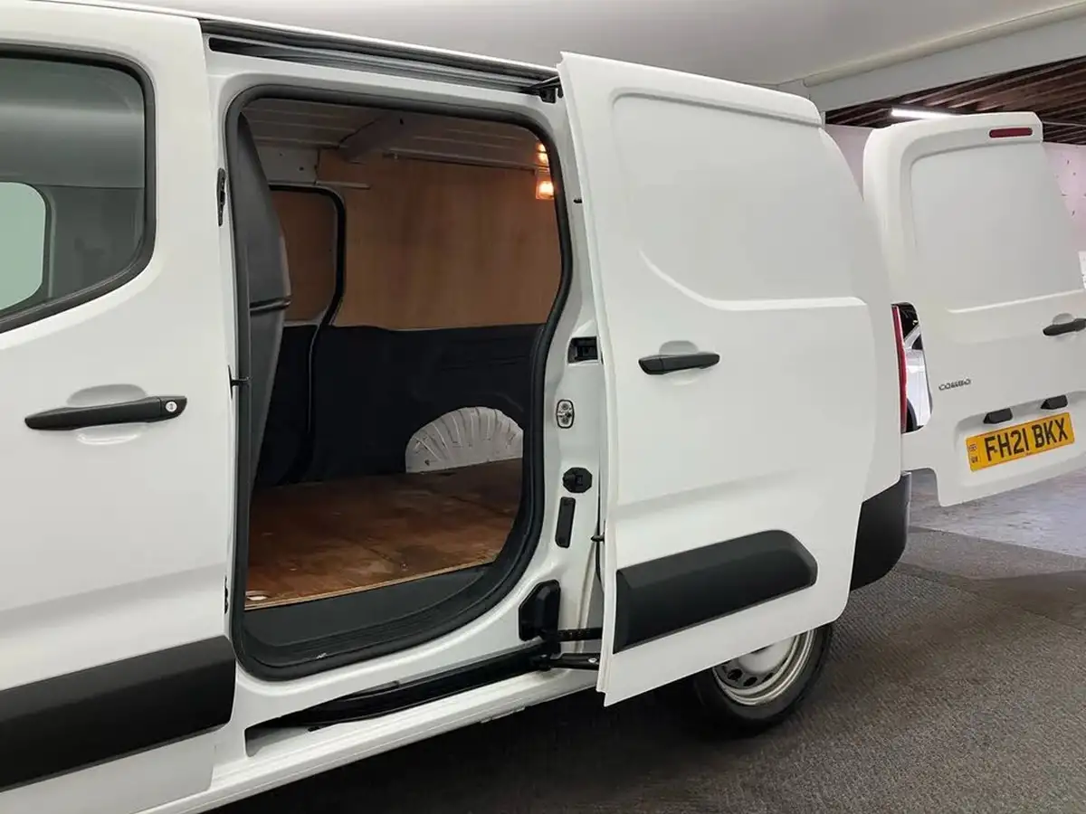 2021-vauxhall-combo-15cdti-edition-2300-100pseu6dt-l2h1-panel-big-25
