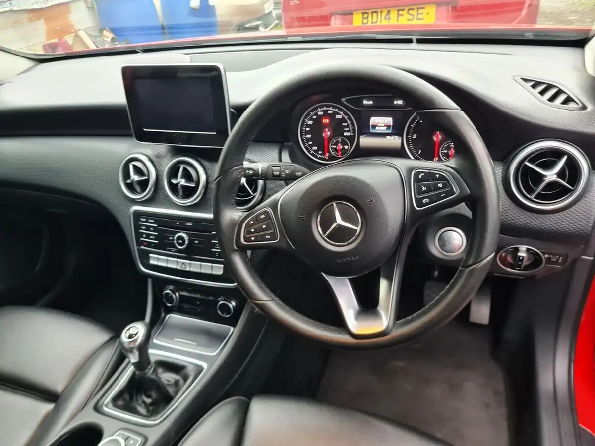 2017-mercedes-benz-a-class-15d-a180d-se-ss-big-9