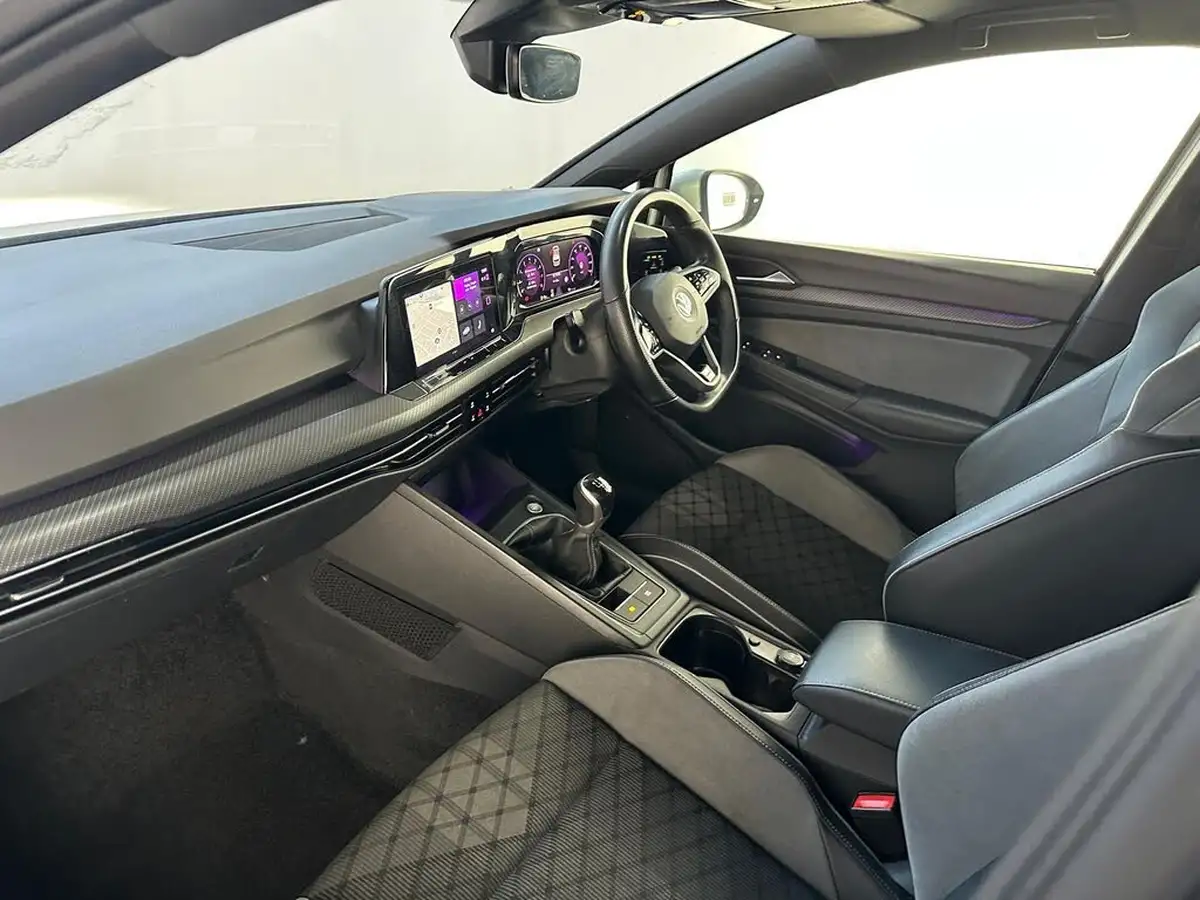 2022-volkswagen-golf-15-tsi-r-line-150ps-hatchback-big-11