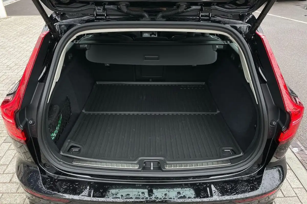2025-volvo-v60-20-b4-plus-station-wagon-big-18