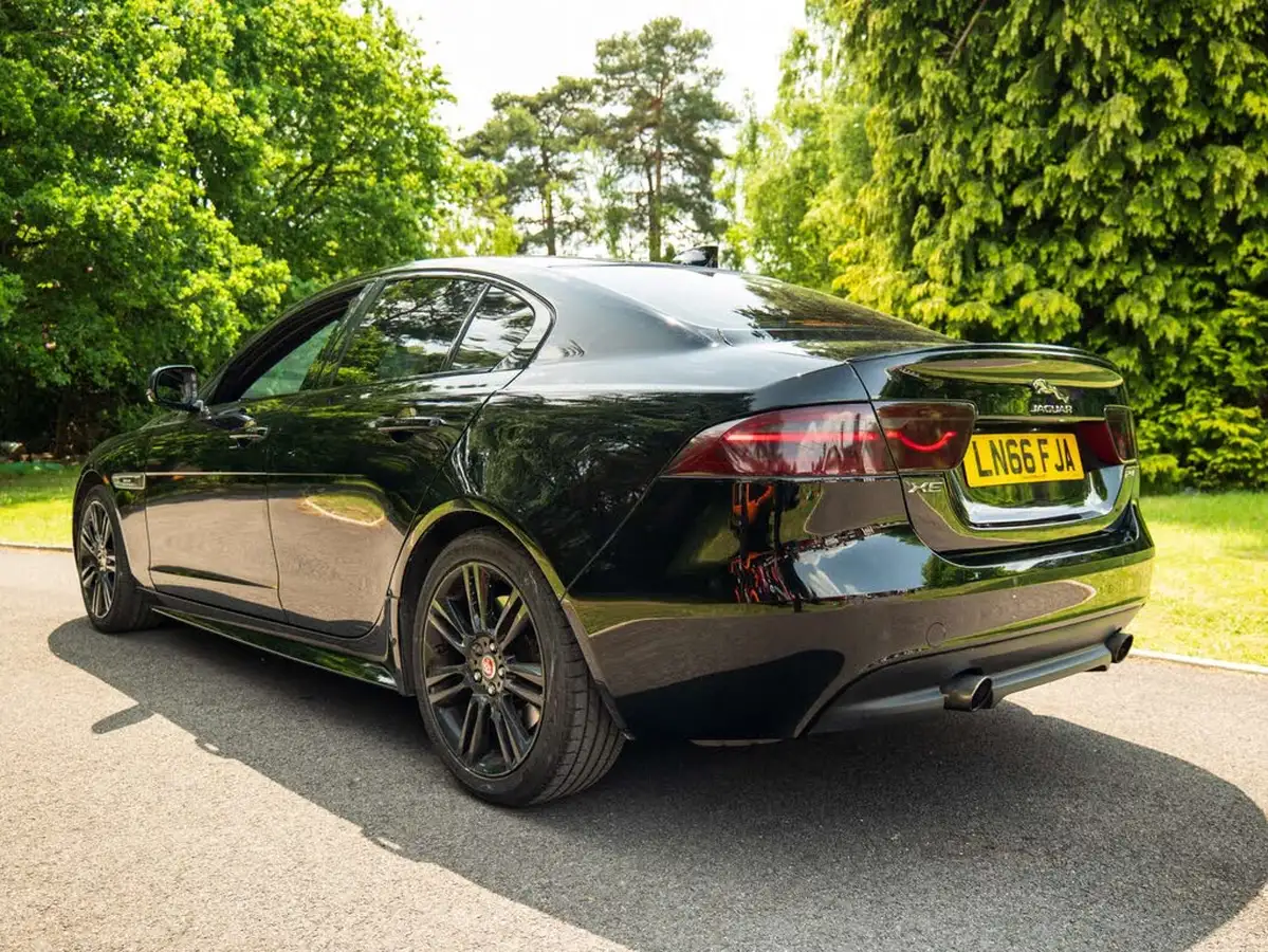 2016-jaguar-xe-20i-r-sport-240ps-big-27