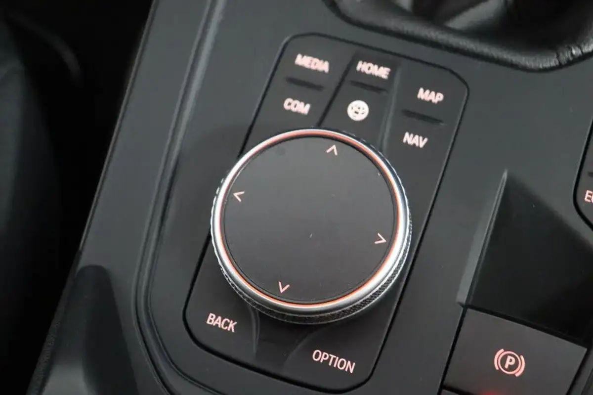 2021-bmw-1-series-20td-118d-se-lcp-big-31