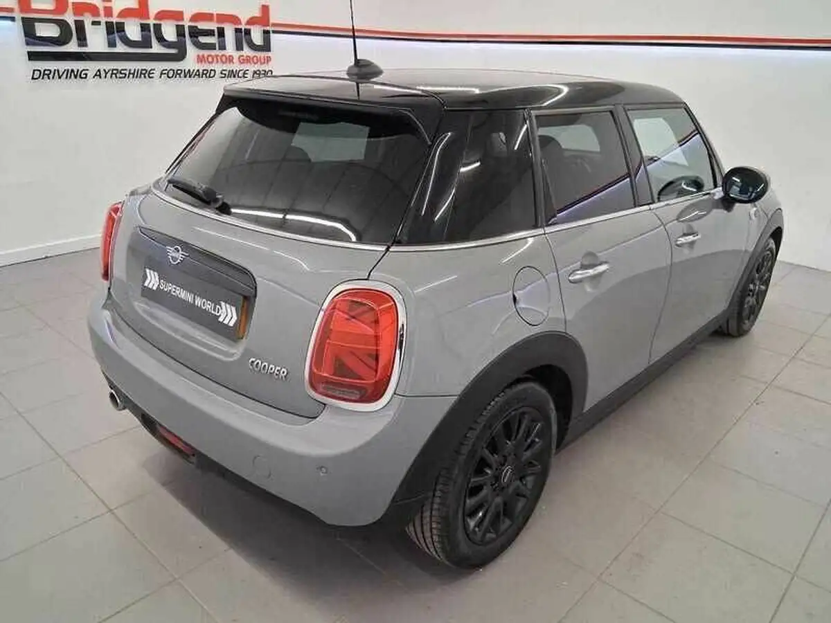 2019-mini-cooper-15-cooper-classic-hatchback-5d-big-2