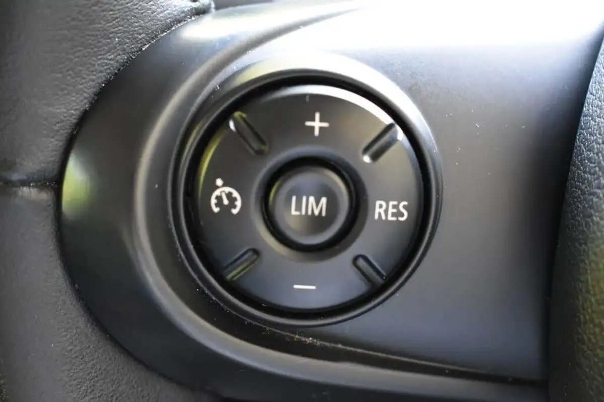 2014-mini-cooper-15-cooper-3d-auto-big-12
