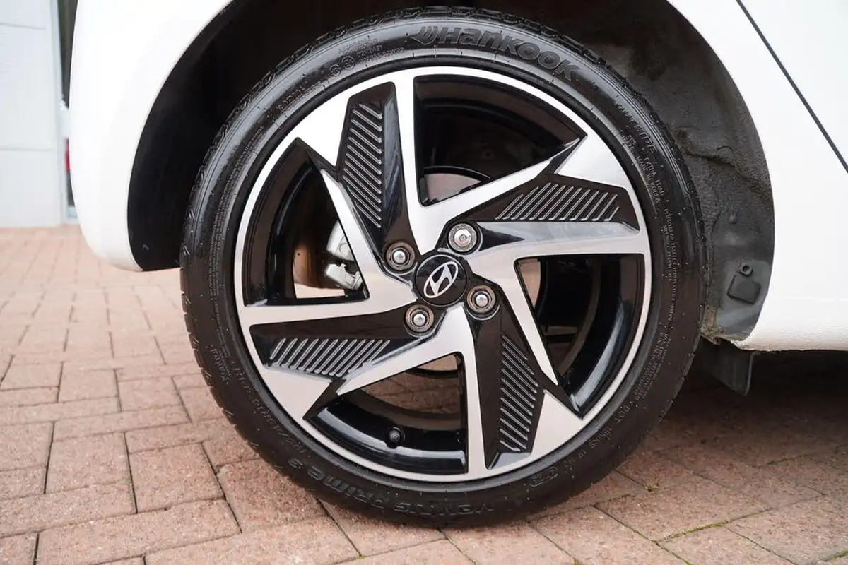 2024-hyundai-i10-12-premium-84ps-big-67