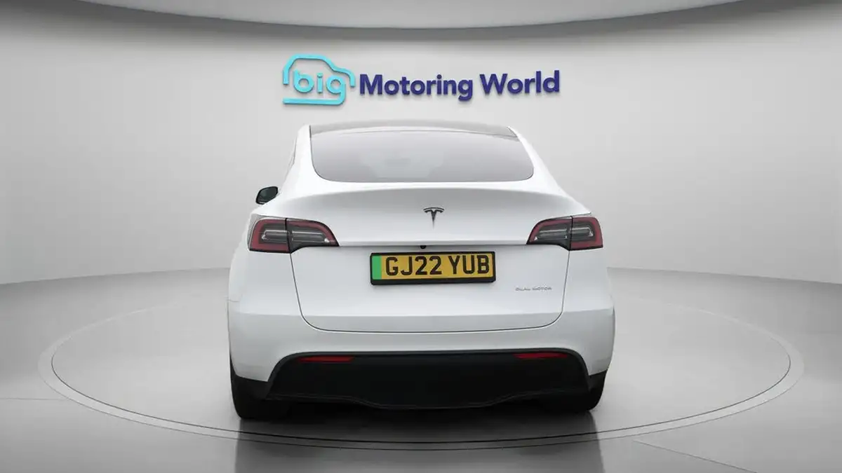 2022-tesla-model-y-e-long-range-big-6