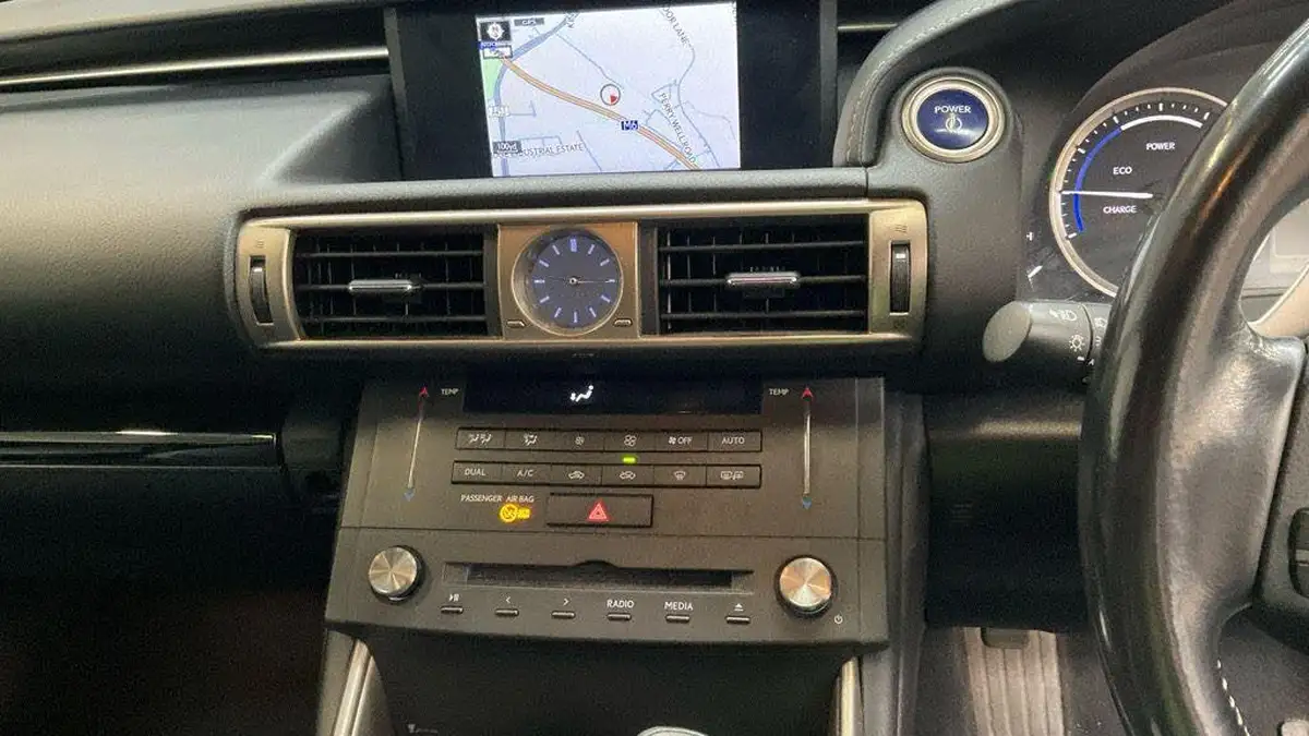 2016-lexus-is-300h-25-sport-big-3