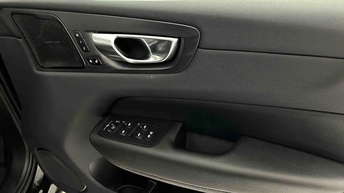 2023-volvo-xc60-20-b5-plus-big-31
