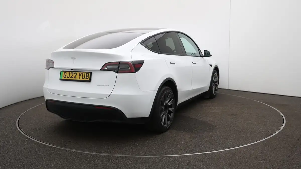 2022-tesla-model-y-e-long-range-big-54