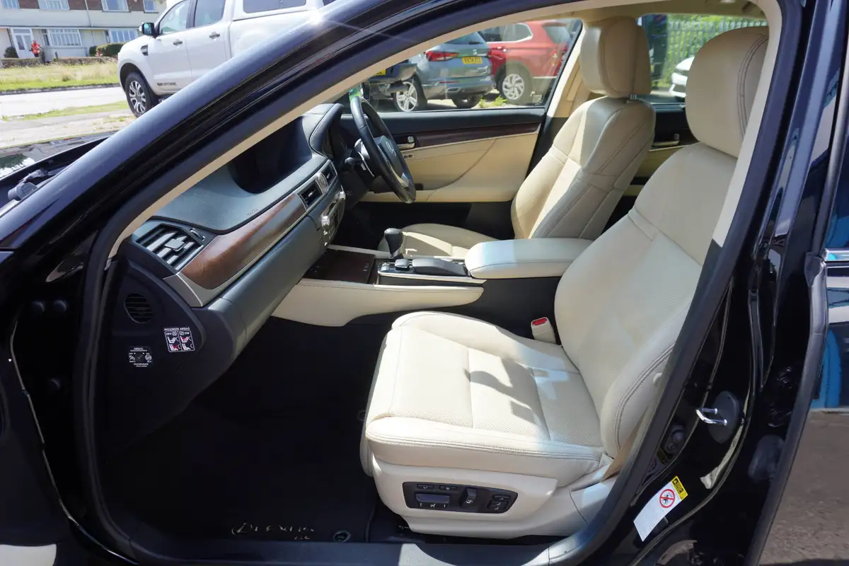 2014-lexus-gs-300h-25-premier-big-11