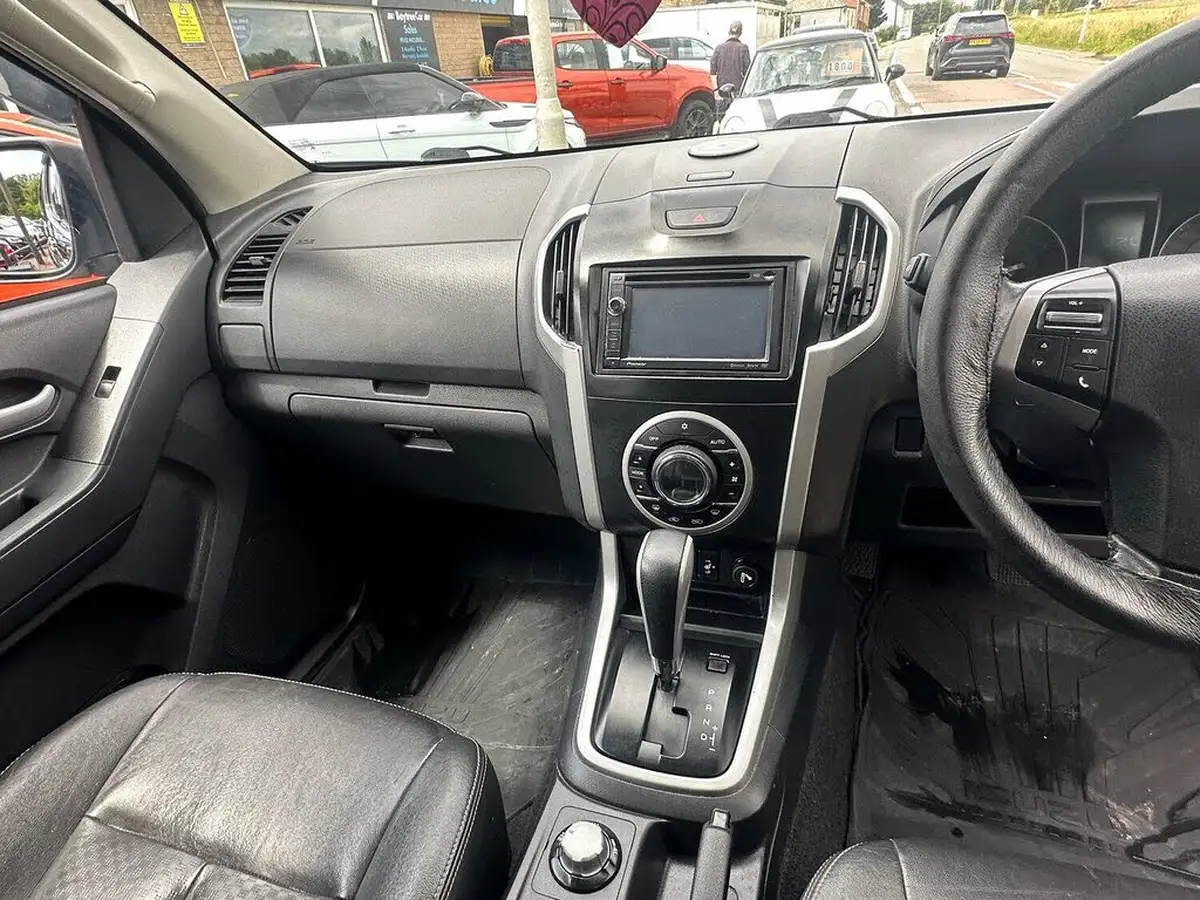 2014-isuzu-d-max-25td-utah-vision-auto-big-14