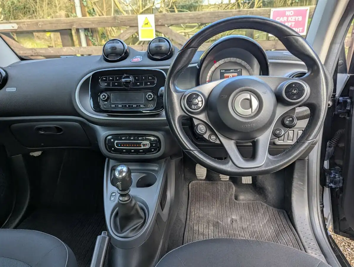 2018-smart-fortwo-09-passion-89bhp-ss-cabriolet-big-15