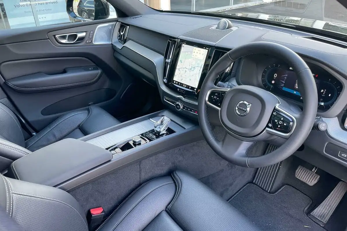 2024-volvo-xc60-20-b5-ultra-black-edition-big-4