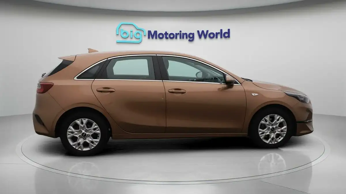 2021-kia-ceed-10-t-gdi-2-hatchback-big-8