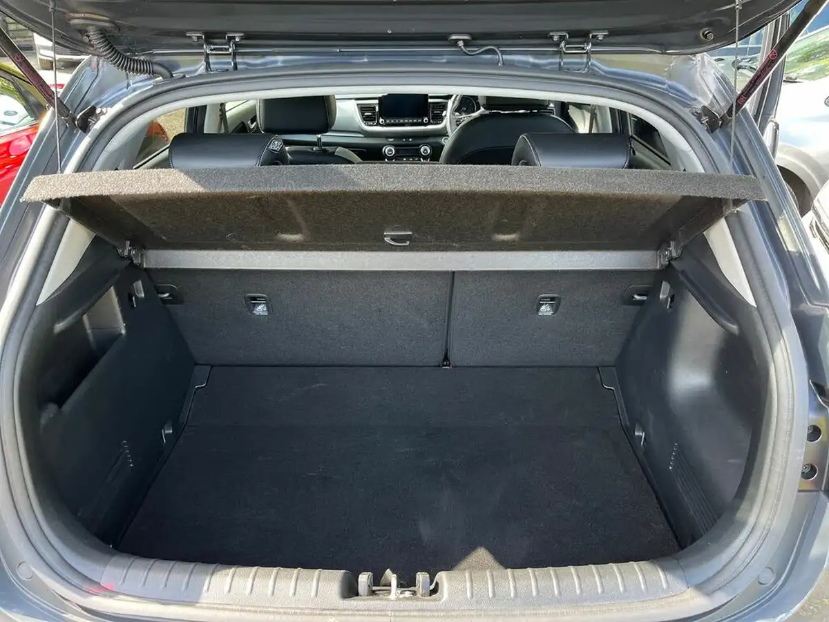 2022-kia-stonic-10-t-gdi-connect-big-26