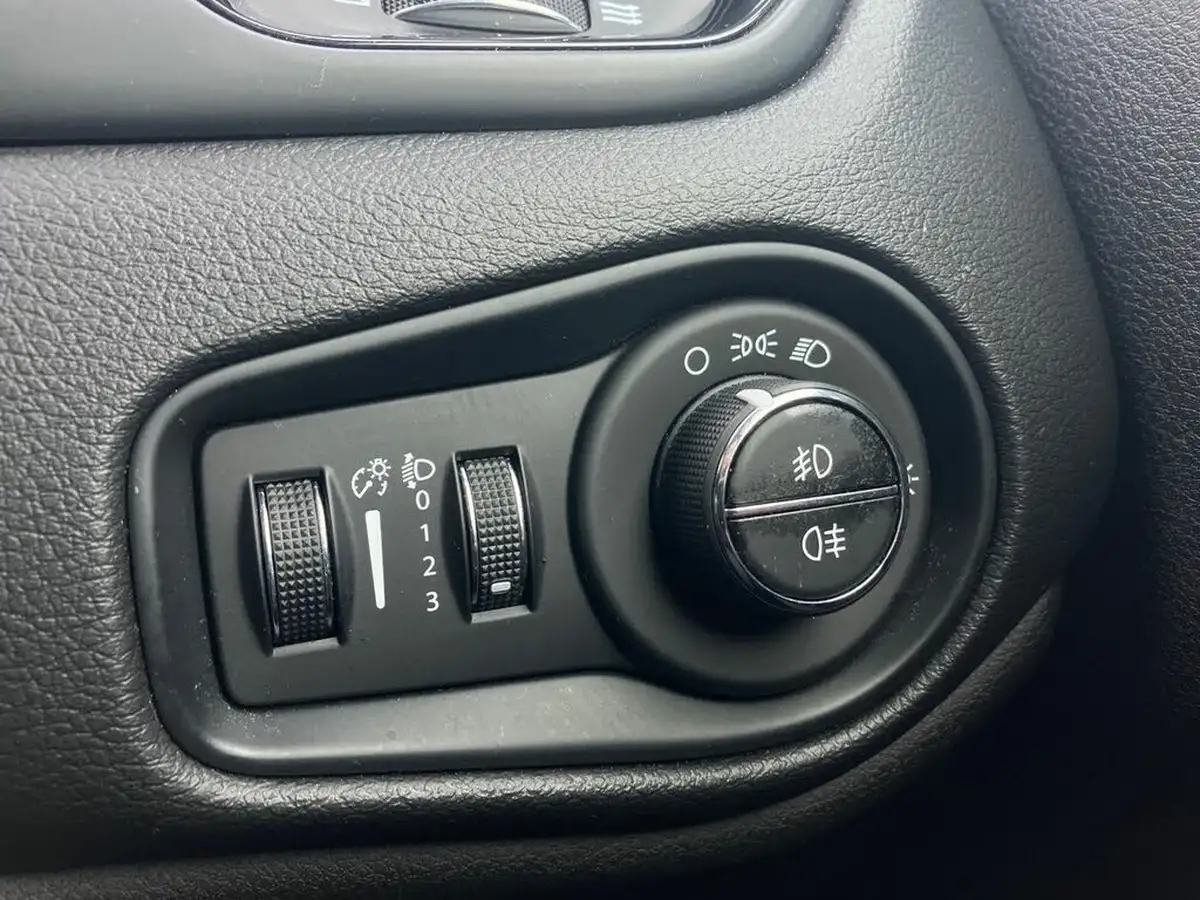 2021-jeep-renegade-13-gse-night-eagle-big-35